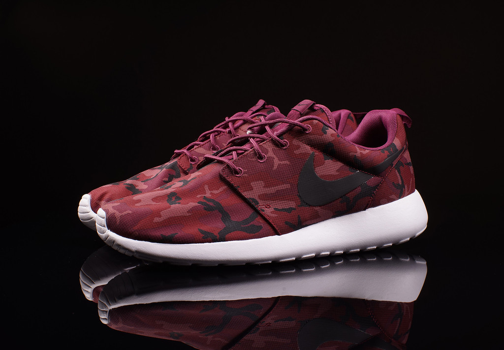Hymne arm oplichter Nike Roshe Run “Red Camo” | The BrownMan Collective